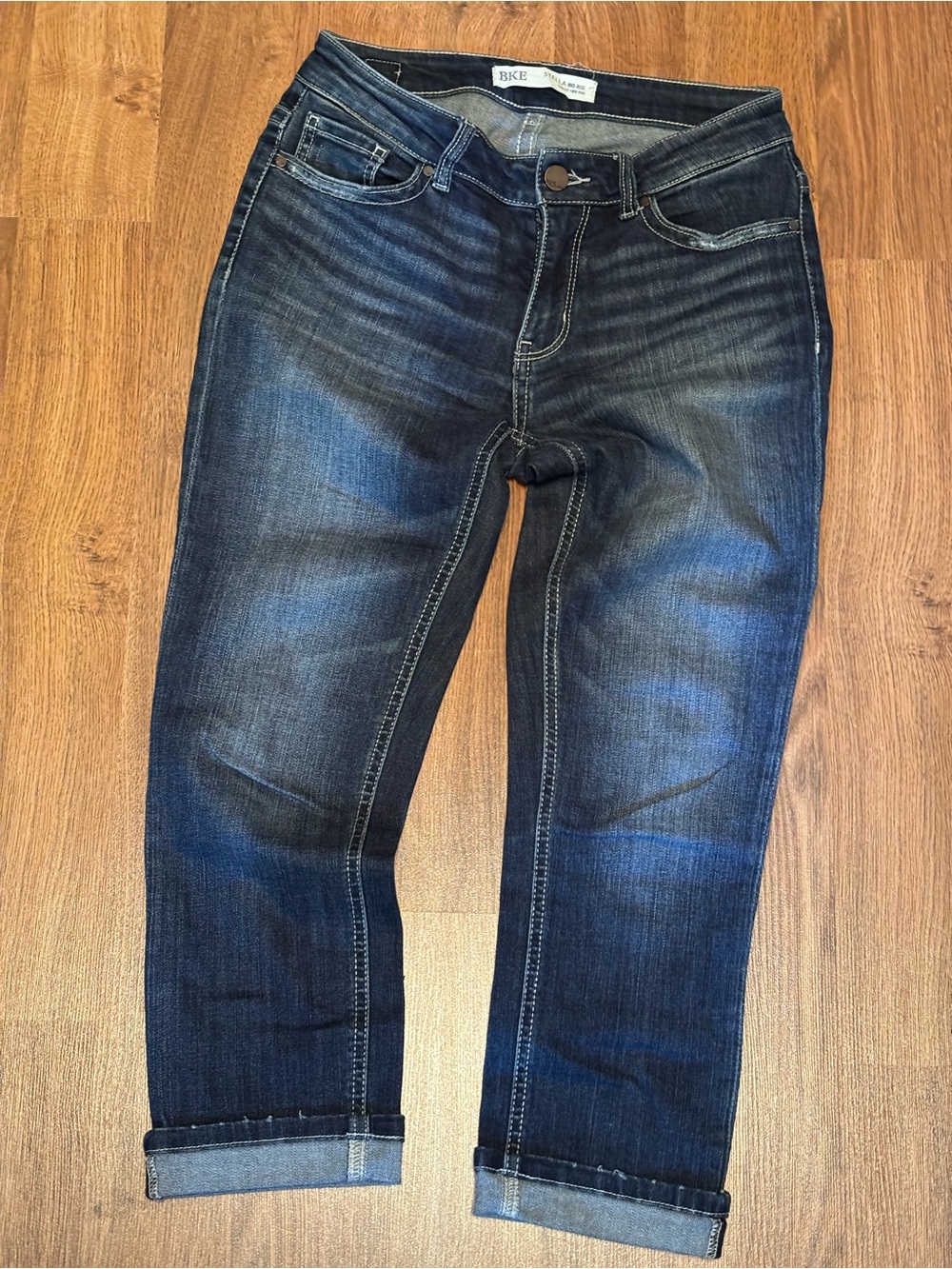 Buckle BKE Stella Mid-Rise Jean Capri with Rolled Cuffs